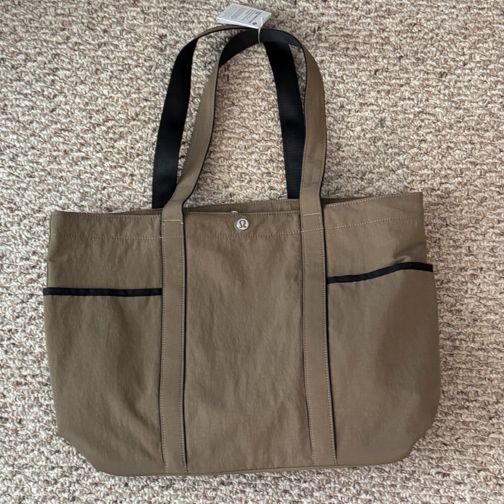 lululemon Daily Multi-Pocket Tote Bag 20L NWT